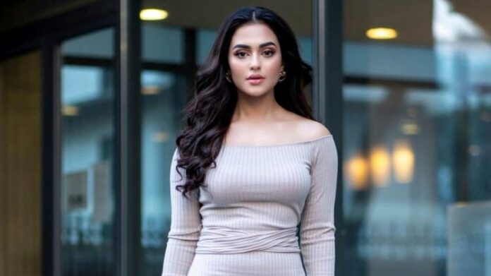নুসরাত ফারিয়াকে নেওয়া হচ্ছে ডিবি কার্যালয়ে