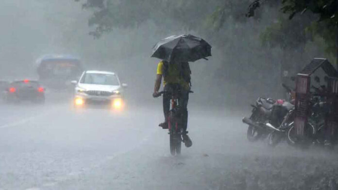 দুপুরের মধ্যেই ৮ জেলায় বজ্রসহ বৃষ্টির আভাস