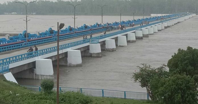 কমছে তিস্তার পানি, স্বস্তি নদীপাড়ে