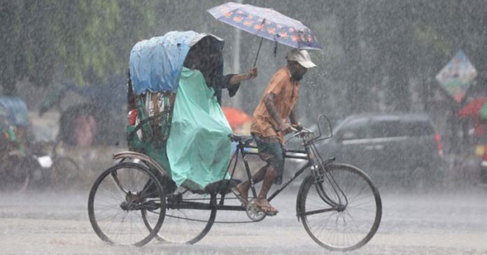 সাত অঞ্চলে ৬০ কিমি বেগে বজ্রসহ বৃষ্টির আভাস