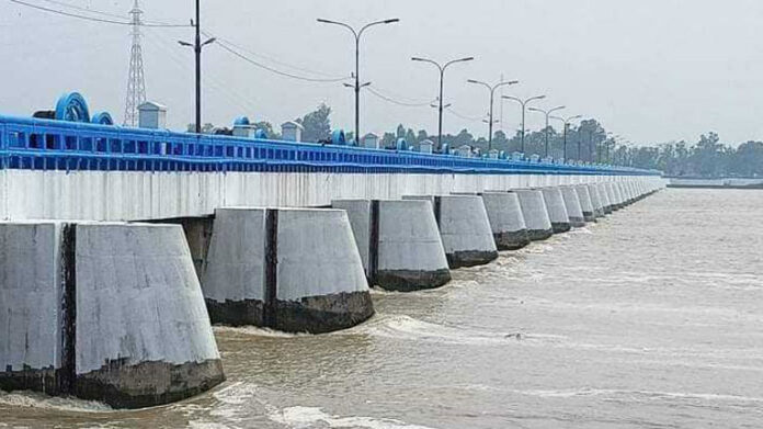 তিস্তার পানি বিপৎসীমার ওপরে, খুলে দেয়া হলো ৪৪ জলকপাট