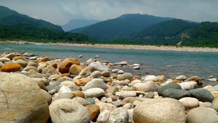 ভোলাগঞ্জের সাদা পাথর লুটকারীদের বিরুদ্ধে ব্যবস্থা নিতে হাইকোর্টে রিট