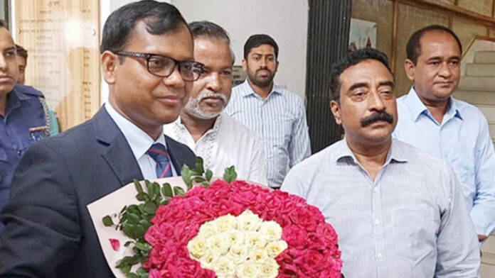 সিলেটের নতুন জেলা প্রশাসক মো. সারওয়ার আলমের দায়িত্ব গ্রহণ