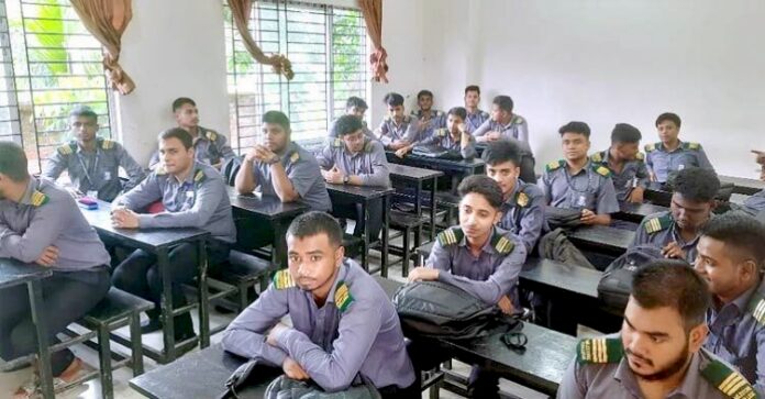 মাইলস্টোনে শুরু হয়েছে পাঠদান, চলছে নবম-দ্বাদশ শ্রেণির ক্লাস