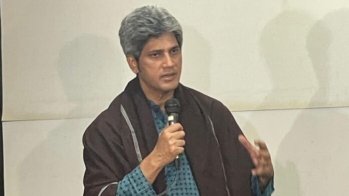 বিচার ও সংস্কারকে মুখোমুখি দাঁড় করানো ভয়াবহ হবে: সাকি