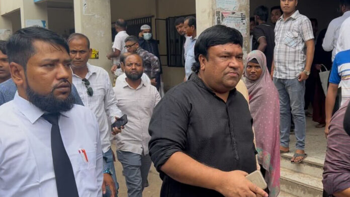 সারজিসের বিরুদ্ধে ১০ কোটি টাকার মানহানি মামলার আবেদন