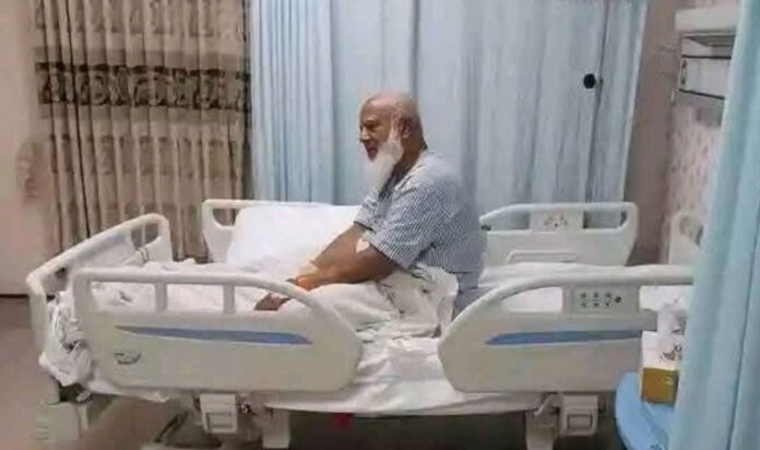 বাংলাদেশ জামায়াতে ইসলামীর আমির ডা. শফিকুর রহমানের হার্টের বাইপাস সার্জারি সফলভাবে সম্পন্ন হয়েছে। তার শারীরিক অবস্থা স্থিতিশীল রয়েছে। এই মুহূর্তে তিনি নিবিড় পরিচর্যা কেন্দ্রে (আইসিইউ) পর্যবেক্ষণে রয়েছেন।