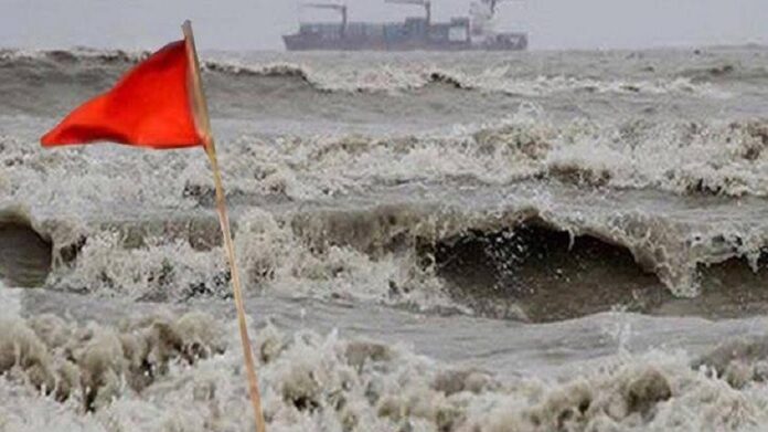 সমুদ্র বন্দরে তিন নম্বর সতর্ক সংকেত