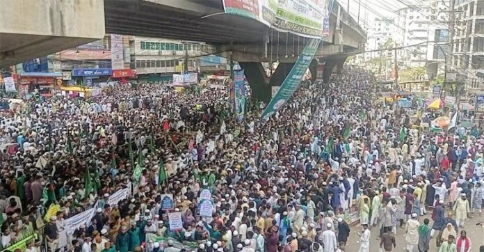 চট্টগ্রামে জশনে জুলুসে পদদলিত হয়ে দুজনের মৃত্যু, আহত ১২