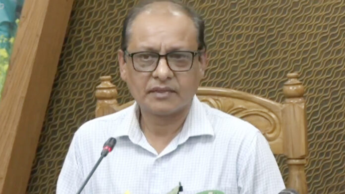 প্রাথমিকে ছুটি কমানোর পরিকল্পনা হচ্ছে : প্রাথমিক উপদেষ্টা