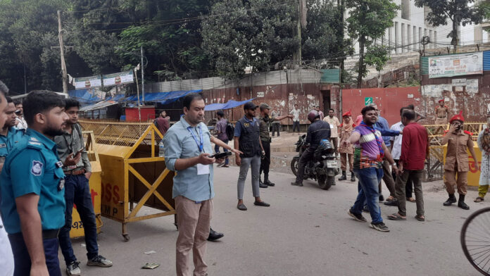 ডাকসু নির্বাচন: ঢাবিতে প্রবেশে কঠোর ব্যবস্থা, ভেতরে বিজিবির টহল